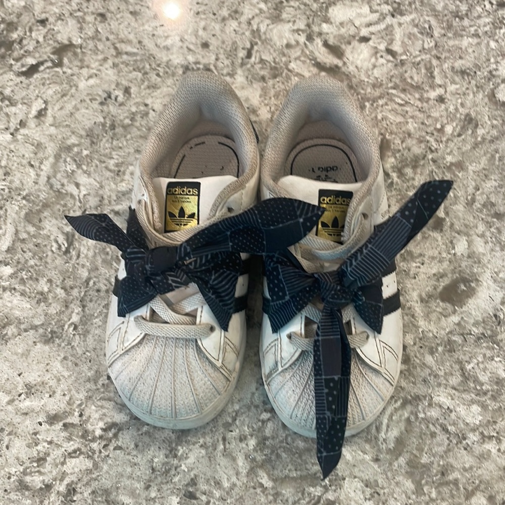 Toddler girl adidas superstar sneakers with bow tie size 8